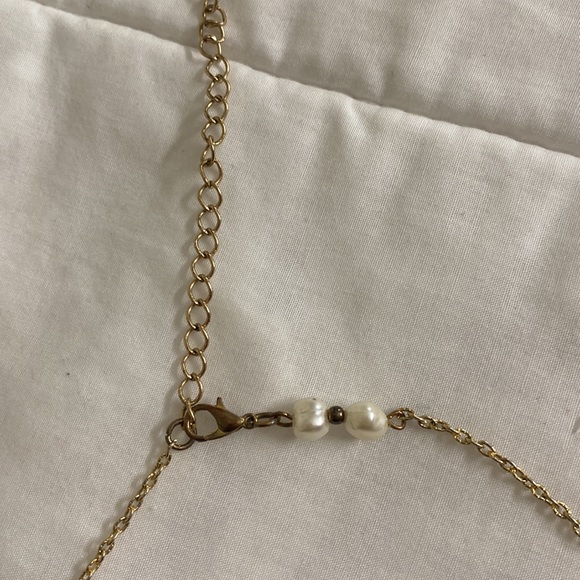 Necklace with white and cream beads - Picture 6 of 6